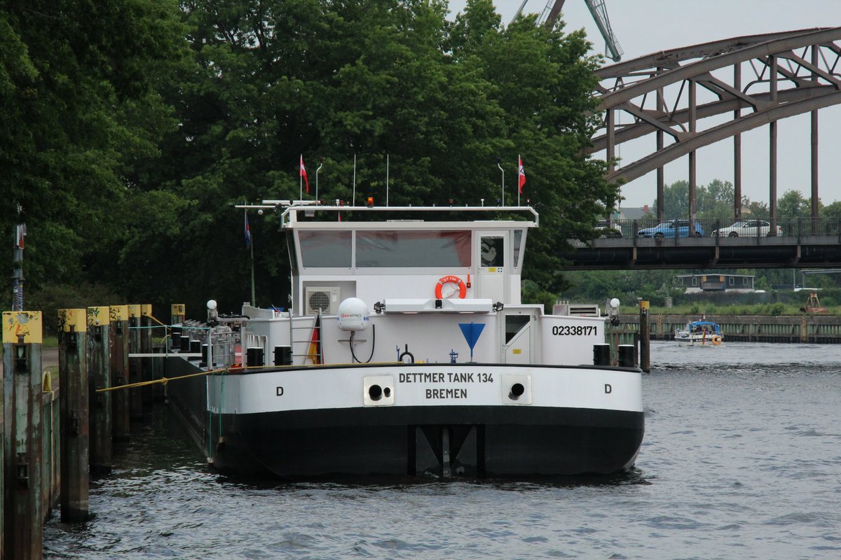 TMS Dettmer Tank 134 (02338171 , 86 x 9,60m) lag am 11.06.2019 in Berlin-Spandau im Tankschiffliegehafen.