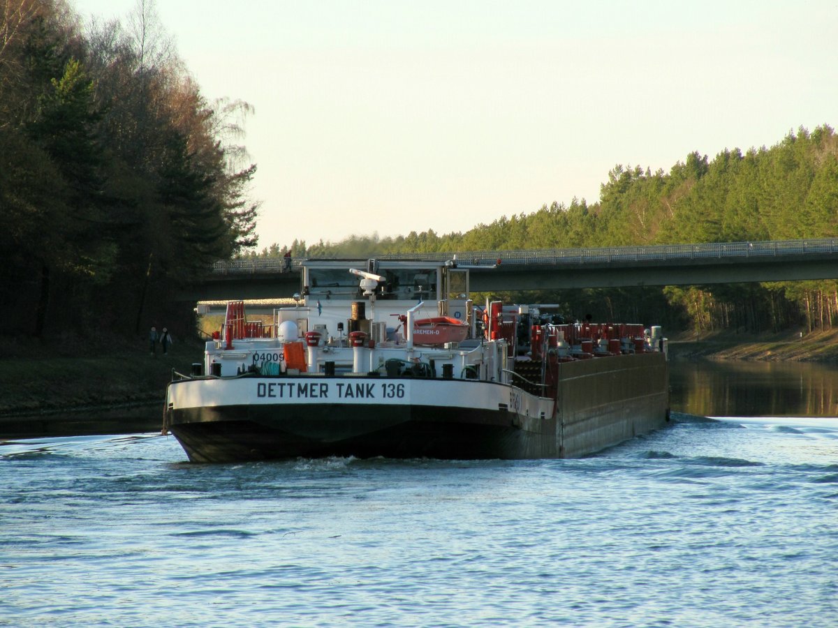 TMS Dettmer Tank 136 (04009090 , 100 x 9,50m) am 27.02.2019 im Elbe-Seitenkanal Höhe Bad Bevensen auf Talfahrt.