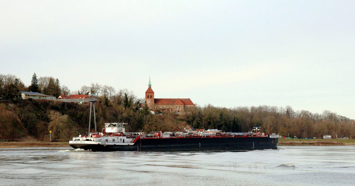 TMS  DETTMER TANK 136  (04009090 , 100 x 9,50m) am 09.03.2021 auf  ELBE-Talfahrt bei Arneburg. 