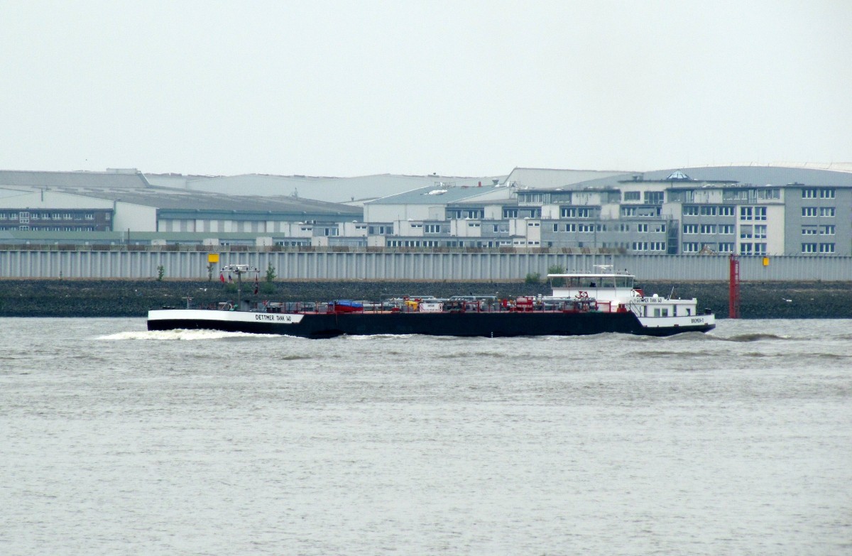 TMS Dettmer Tank 140 (04810300 , 86 x 11,45) am 05.05.2014 im Hafen HH auf der Elbe zu Berg Höhe Finkenwerder / Airbus.