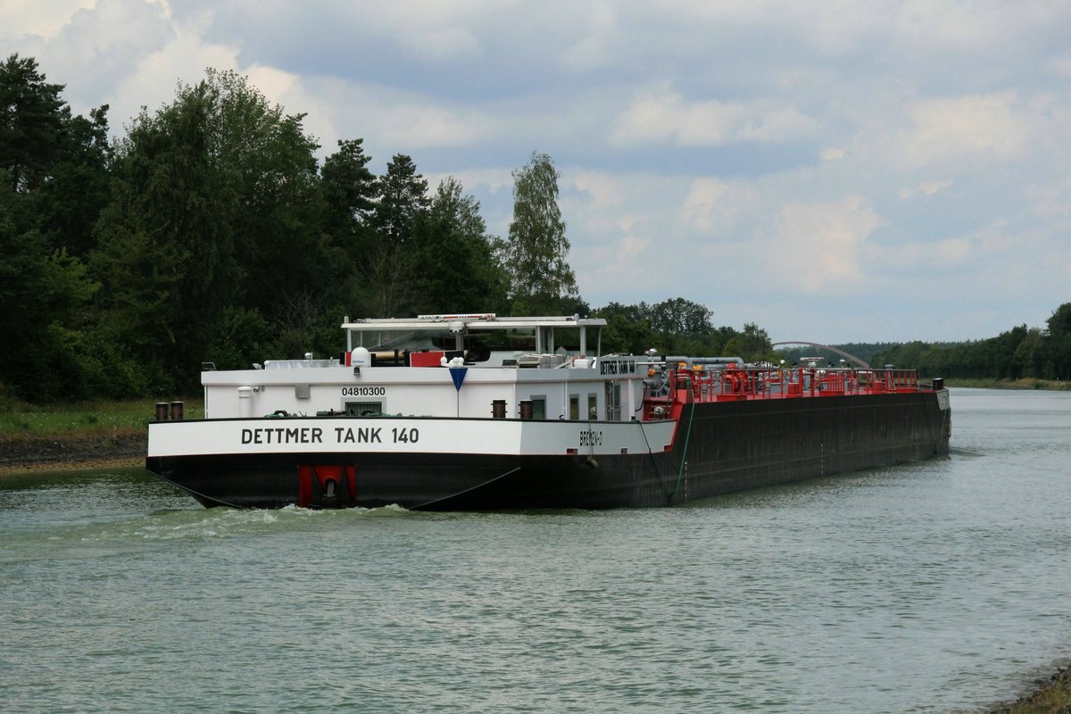 TMS Dettmer Tank 140 (04810300 , 86 x 11,45m) am 19.07.2019 im Elbe-Seitenkanal Höhe Altenmedingen auf Talfahrt.