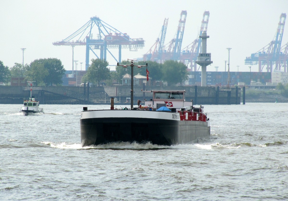 TMS Dettmer Tank 47 (04012440 , 86 x 9,50) am 05.05.2014 im Hafen HH auf der Norderelbe zu Berg Höhe Tollerort