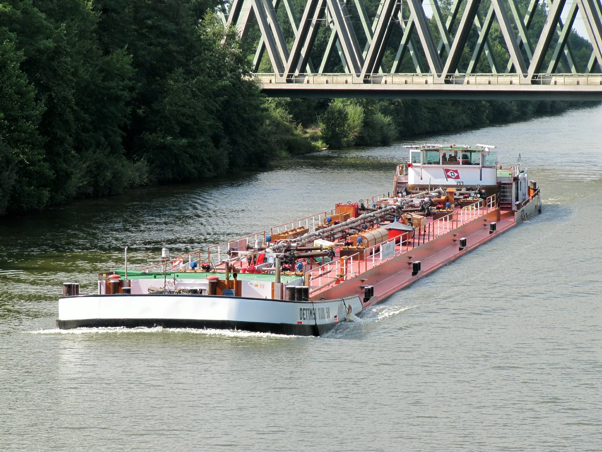 TMS Dettmer Tank 50 , 04017970 , 100 x 9m , hat hier am 06.09.2016 auf dem Mittellandkanal bei Bergfriede die ICE-Strecke Berlin-WOB-BS-Hannover unterquert und fährt Richtung Magdeburg.