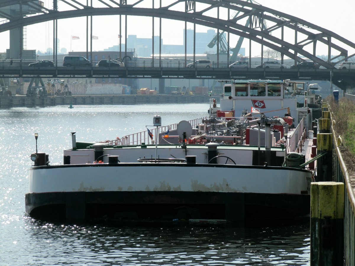 TMS Dettmer Tank 51 (04014550 , 85 x 9m) lag am 10.04.2018 am Havelufer in Berlin-Spandau.