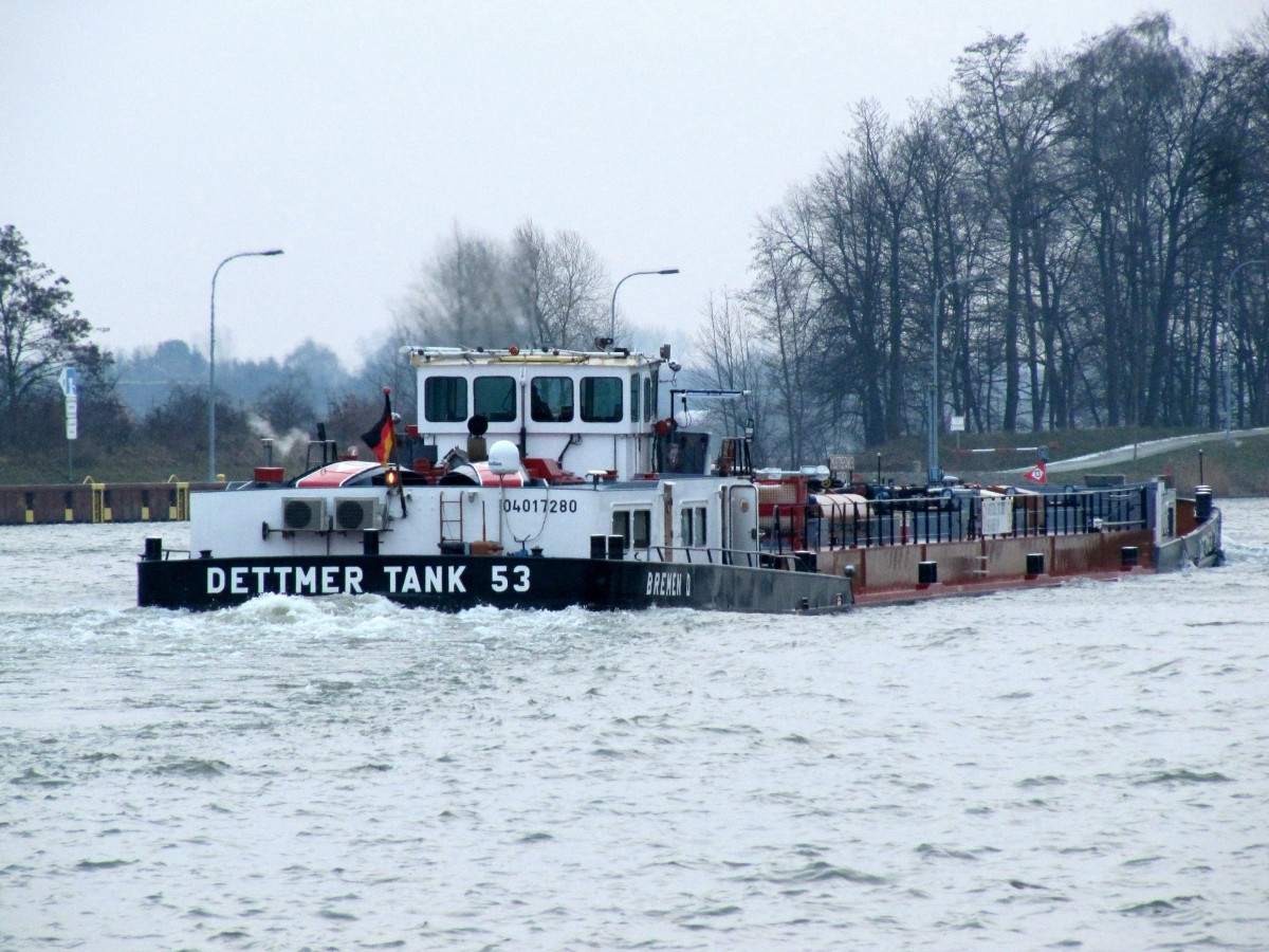 TMS Dettmer Tank 53 (04017280 , 80 x 9m) am 03.01.2016 im MLK bei Sülfeld mit Fahrtrichtung WOB / MD.