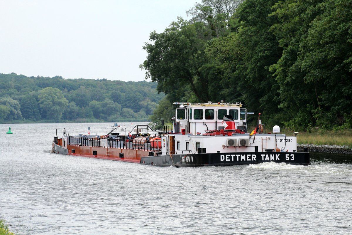 TMS DETTMER TANK 53 (04017280 , 80 x 9m) am 21.07.2016 im Sacrow-Paretzer-Kanal (UHW) auf Bergfahrt Richtung Berlin am Großen Horn.