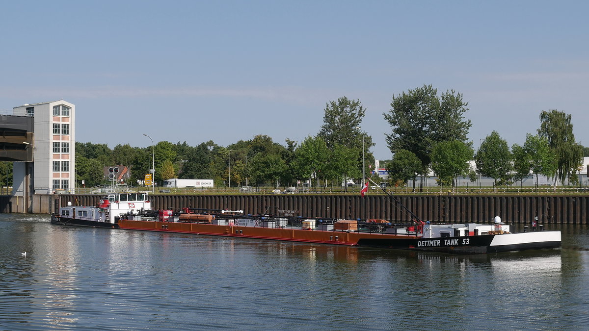 TMS DETTMER TANK 53 ENI 04017280 nach Verlassen der Schleuse Geesthacht die Elbe zu Berg; 03.08.2018
