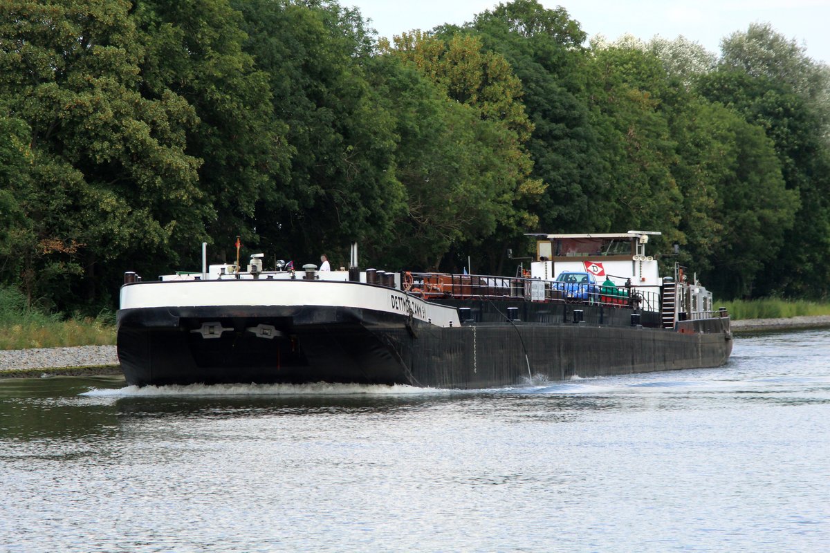 TMS DETTMER TANK 81 (04010280 , 86 x 9m) am 26.07.2016 im Sacrow-Paretzer-Kanal (UHW) bei km 30 auf Talfahrt.