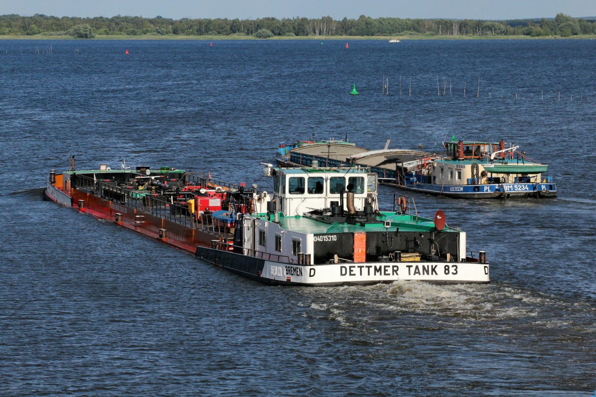 TMS Dettmer Tank 83 (04015310 , 79,5 x 9) setzt am 23.06.2014 nach dem Unterqueren der Seegartenbrücke auf der Havel zu Berg im Plauer See zum Überholen vom GMS BM5234 (08340128) an.