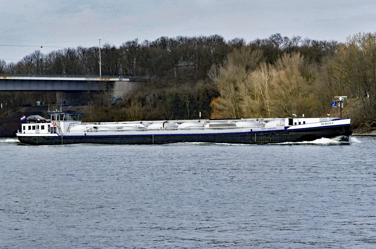 TMS  Durance  auf dem Rhein querab von Beuel - 24.03.2018