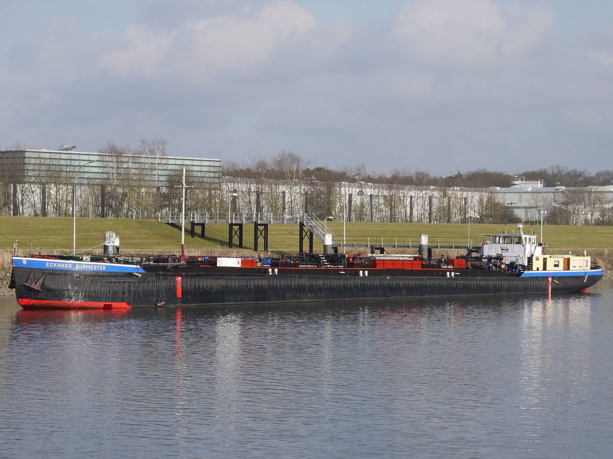 TMS ECKHARD BURMESTER 08043011 gebaut 1981 bei Hitzler in Lauenburg derzeit registriert in Grevenmacher (Luxemburg) die Elbe zu Tal im Unterwasser der Schleuse Geesthacht, 14.02.2014
