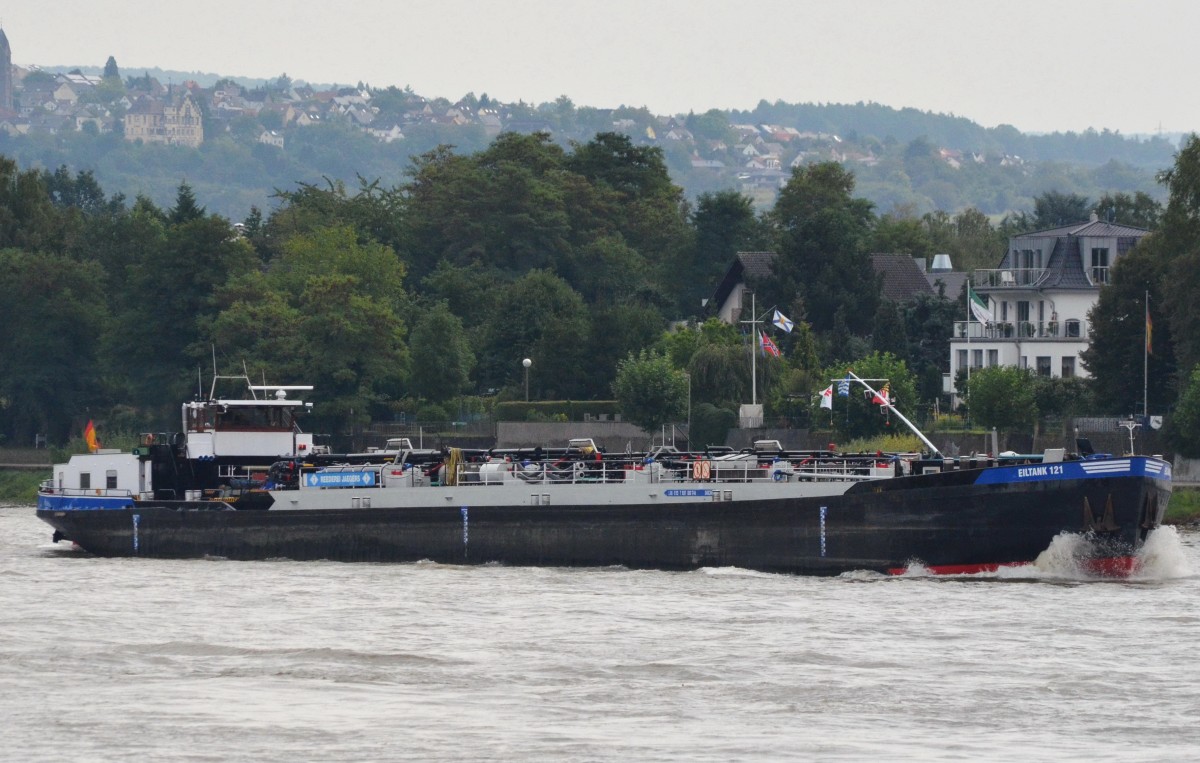 TMS EILTANK 121, ein Tankschiff am 21.09.2013 bei Erpel auf dem Rhein.