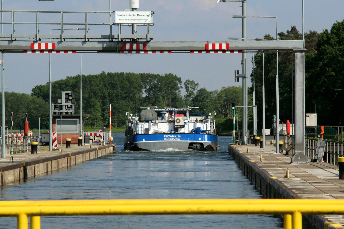 TMS Eiltank 14 (04400790 , 86 x 9,5m) verließ am 11.05.2018 nach der Bergschleusung die Schleuse Gleesen im Dortmund-Ems-Kanal.