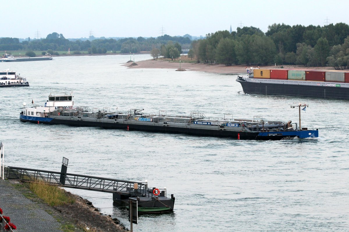 TMS Eiltank 24 (04502720 , 109,83 x 10,50m) am 05.07.2017 auf dem Rhein bei Rees zu Tal.