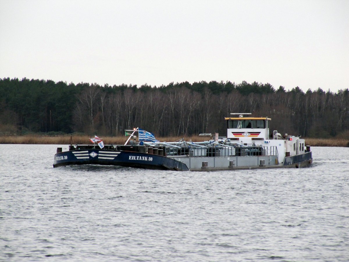 TMS Eiltank 30 (05306970 , 80 x 9m) am 14.12.2017 auf dem Schlänitzsee / UHW auf Bergfahrt zum Berliner Westhafen.