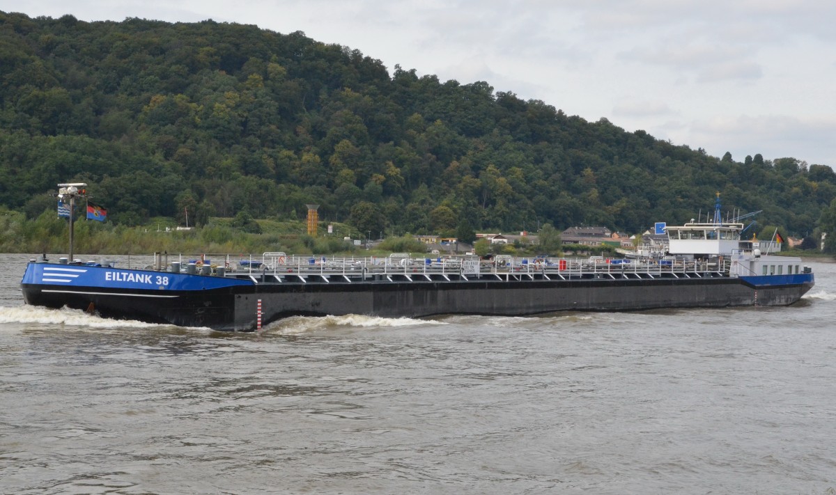 TMS  EILTANK 38,  ein Binnentankschiff  bei Rheinbreitbach auf dem Rhein am 21.09.2013.