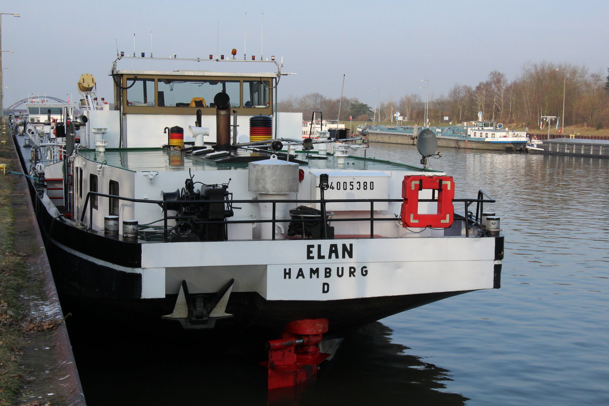 TMS Elan (04005380 , 80 x 9m) lag am 08.02.2018 im Unterwasser des Schiffshebewerkes Scharnebeck / ESK bei Lüneburg.