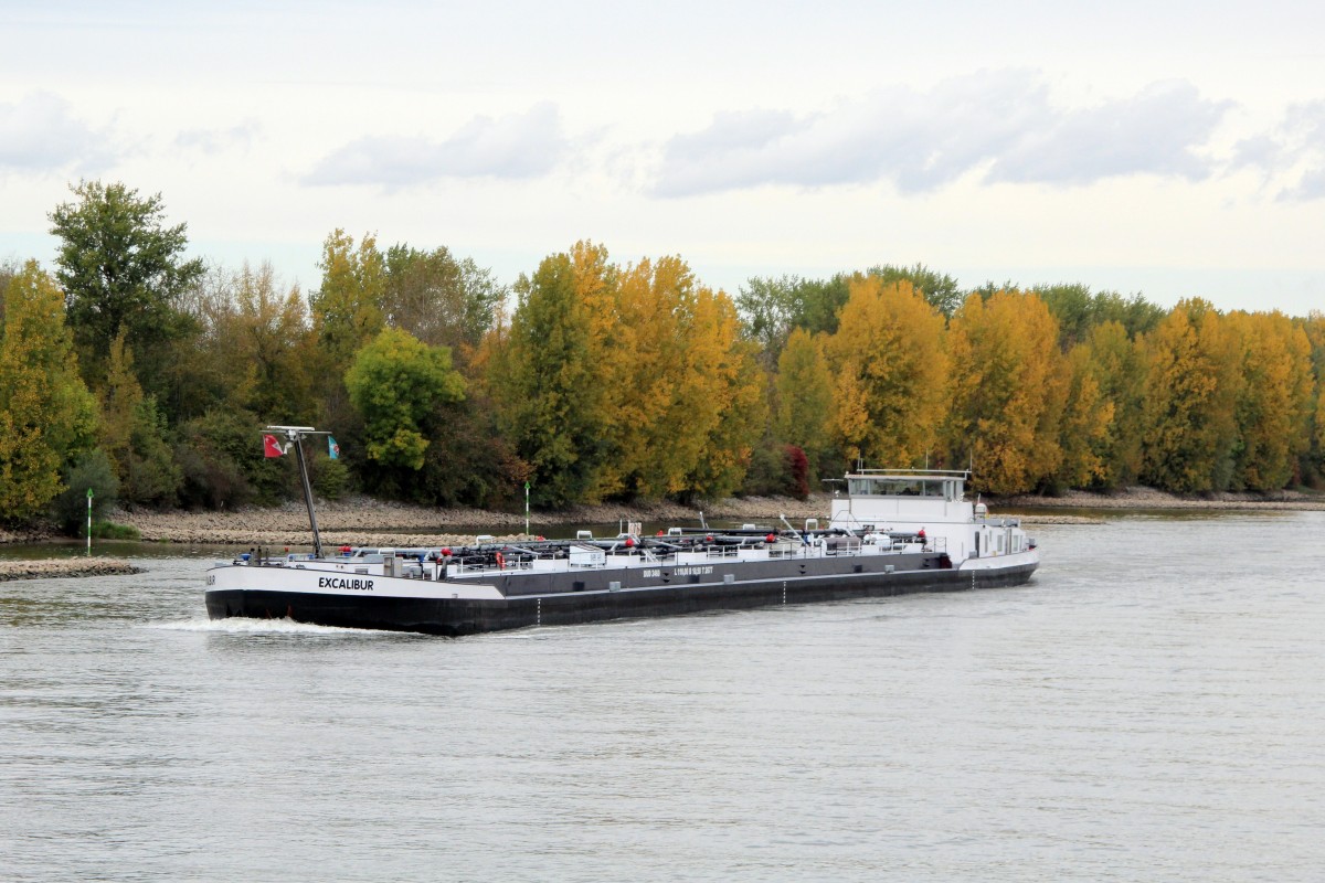 TMS Excalibur (04804440 , 110 x 10,50m) am 20.10.2014 bei Rhein-km 476 auf Bergfahrt.