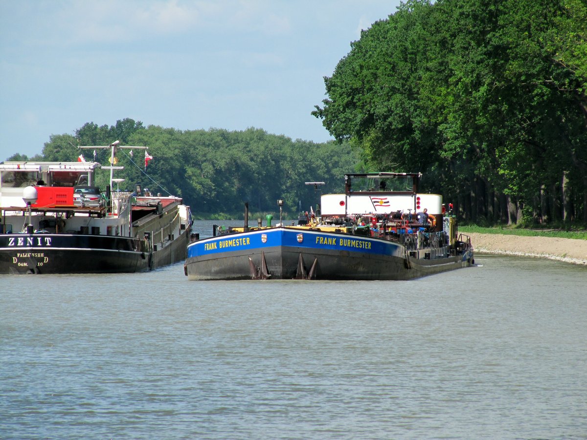 TMS Frank Burmester (08043010 , 80 x 9m) passierte die Wasserbaustelle im Sacrow-Paretzer-Kanal zw. den km 27...26 am 12.06.2017 zu Berg nach Berlin.