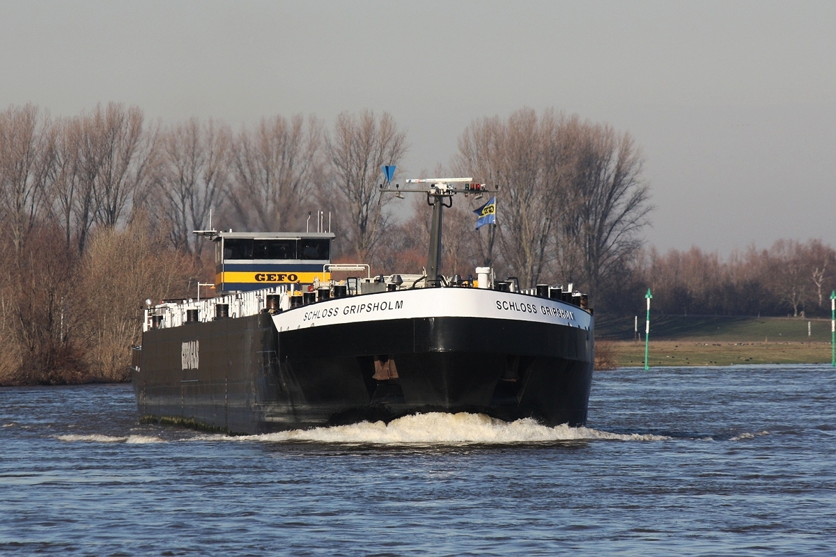 TMS (Gas) Schloss Gripholm (EIN:04808100)L 110 m B 11,40 m Tonnage 1438 t am 20.01.2019 auf dem Rhein zu Berg bei Xanten.