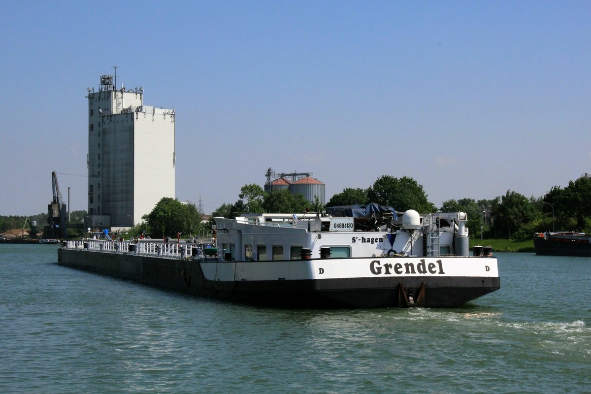 TMS Grendel (04804130 , 110 x 11,40m) am 14.05.2018 nach dem Verlassen der gr. Kammer Schleuse Dorsten im Wesel-Datteln-Kanal auf Bergfahrt.