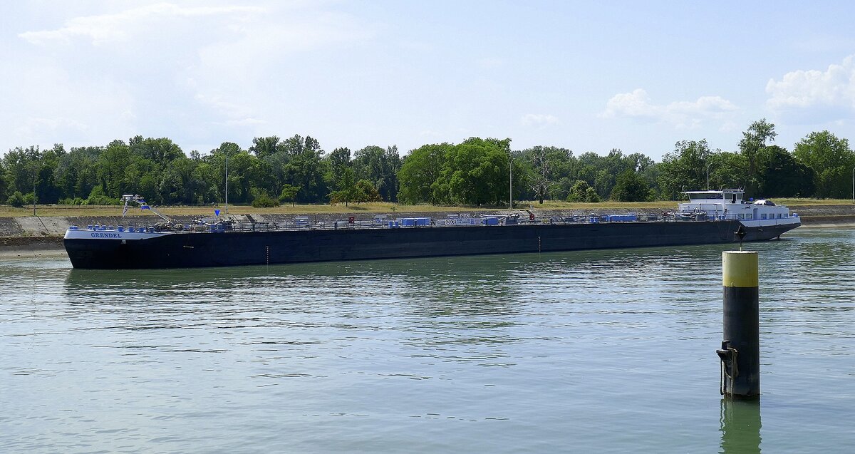 TMS GRENDEL ENI 04804130, rheinaufw�rts in Wartestellung vor der Staustufe Vogelgr�n/Elsa�, Mai 2026