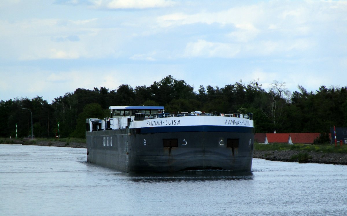 TMS Hannah-Luisa (04810510 , 84,99 x 9,60m) am 13.05.2019 im Mittellandkanal bei Hohenwarthe vor der Überquerung der Trogbrücke.