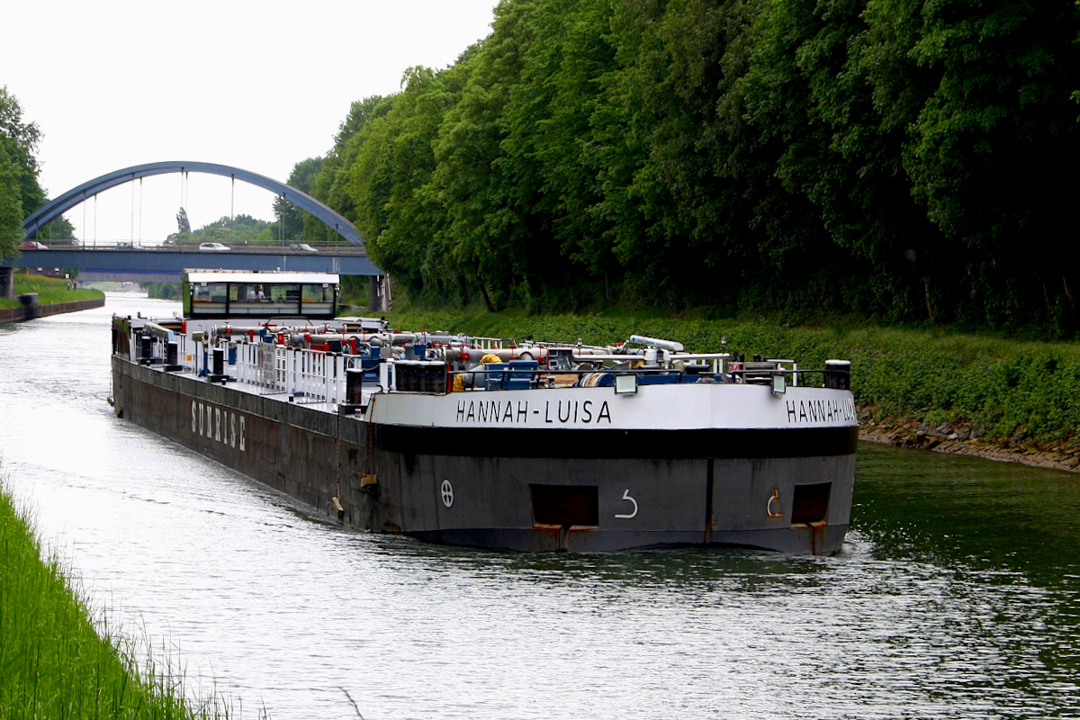 TMS HANNAH-LUISA (ENI:04810510) L:84,99 m B.9,60 m T.1547 auf dem RHK am 13.05.2022 zu Berg in Datteln.