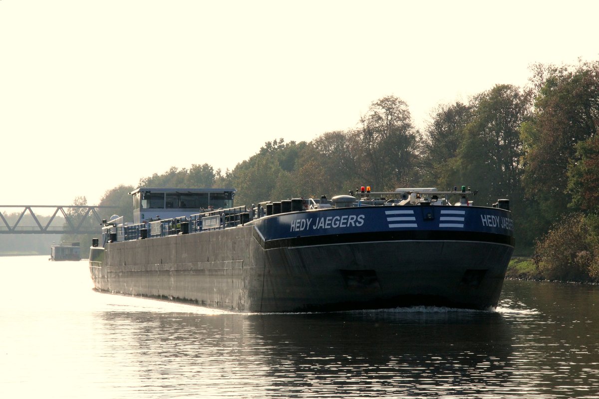 TMS Hedy Jaegers (02335753 , 85 x 9,60m) am 23.10.2019 im Mittellandkanal zw. Wedelheine und Edesbüttel auf Bergfahrt.