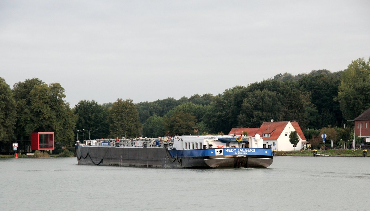 TMS HEDY JAEGERS (02335753 , 85 x 9,6m) am 29.09.2020 im Nassen Dreieck / Einfahrt in den nördlichen DORTMUND-EMS-KANAL.