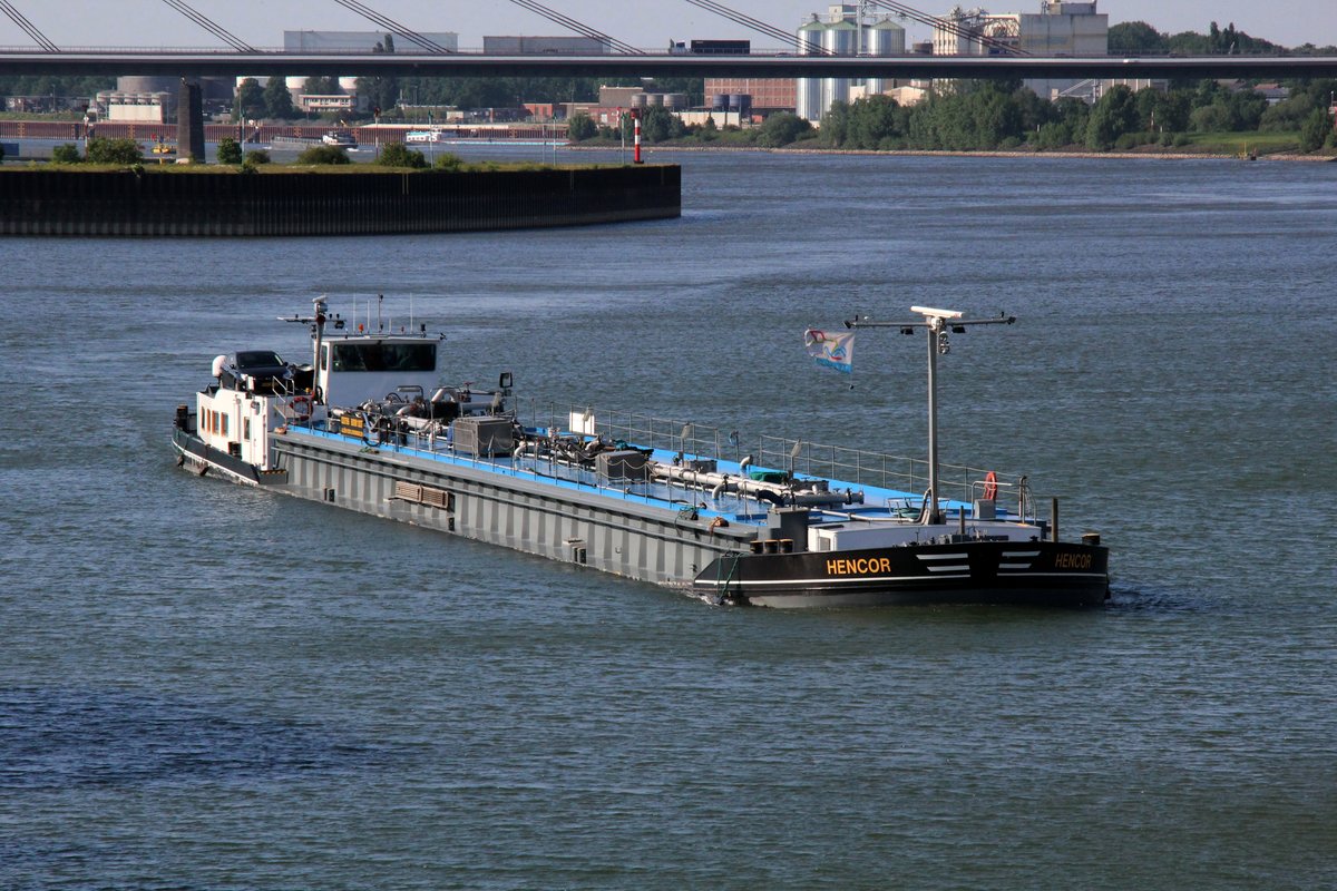 TMS Hencor (02207596 , 80 x 9m) am 14.05.2018 im Wesel-Datteln-Kanal zu Berg zur Schleuse Friedrichsfeld. Das TMS kam zu Tal vom Rhein.