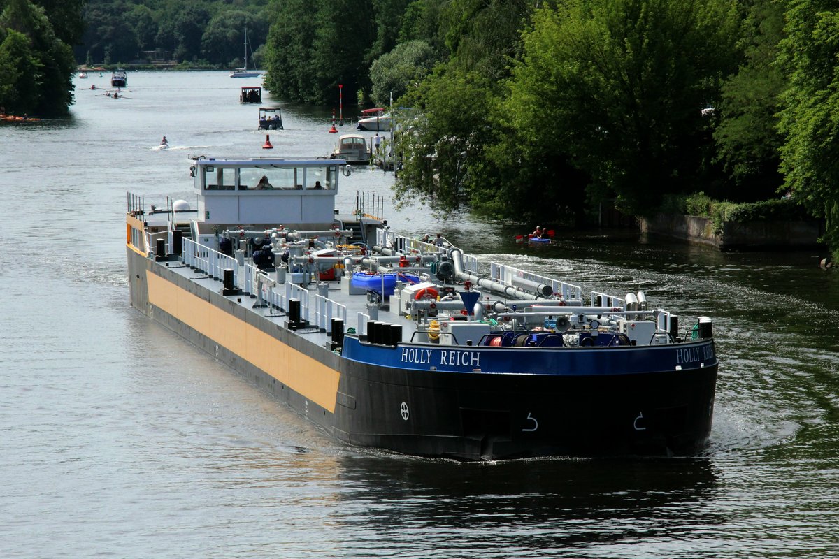 TMS Holly Reich (04813540 , 86 x 9,60m) am 09.06.2019 auf der Havel in Berlin-Spandau unterhalb der Freybrücke auf Bergfahrt.