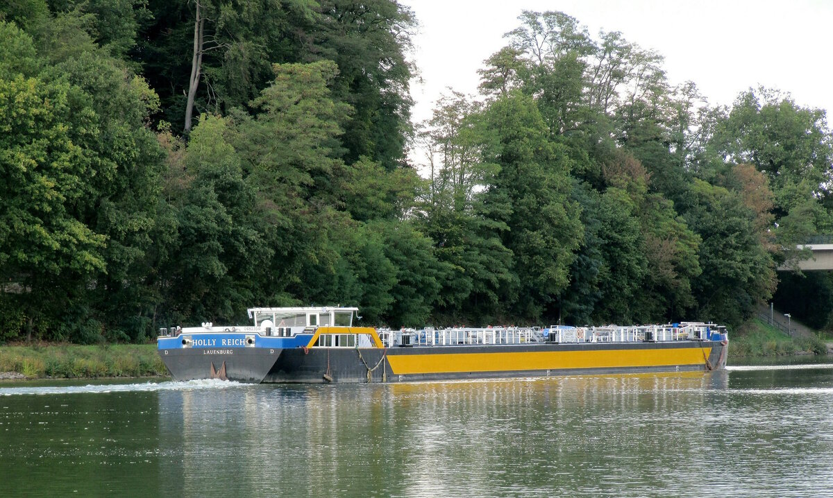 TMS  HOLLY REICH  (04813540 , 86 x 9,60m)  am 28.09.2022 bei der Einfahrt in den  MITTELLANDKANAL  zu Berg km 0 am Nassen Dreieck.