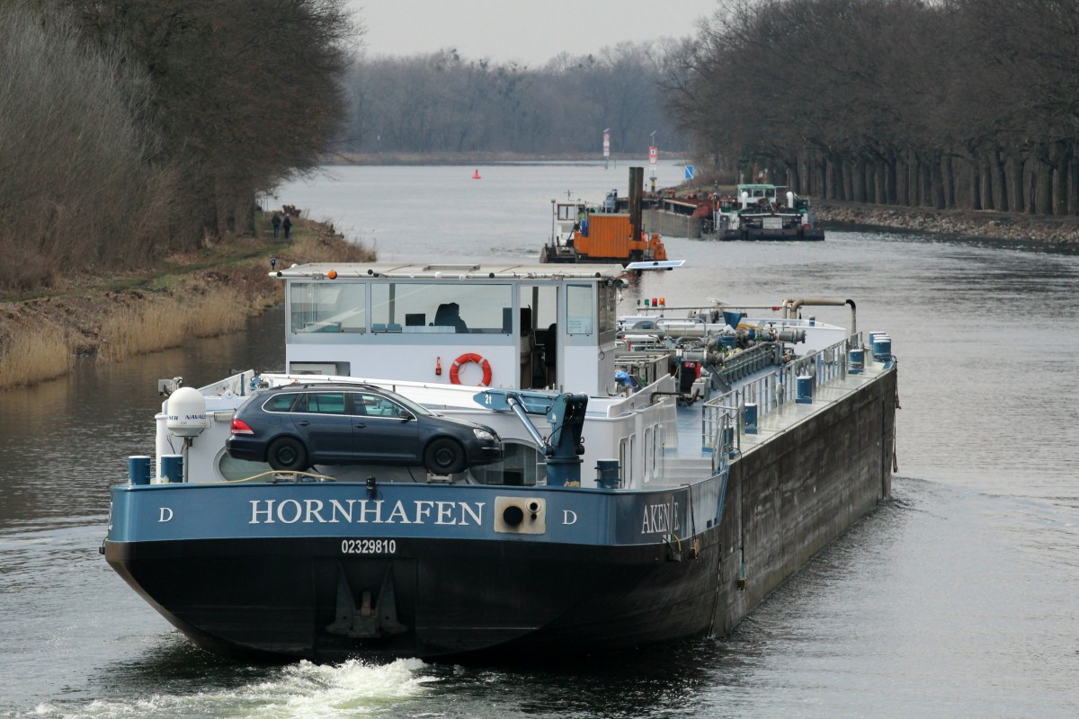 TMS Hornhafen (02329810 , 86 x 9,60m) am 07.03.2016 bei Marquardt im Sacrow-Paretzer Kanal / Havel zu Tal.