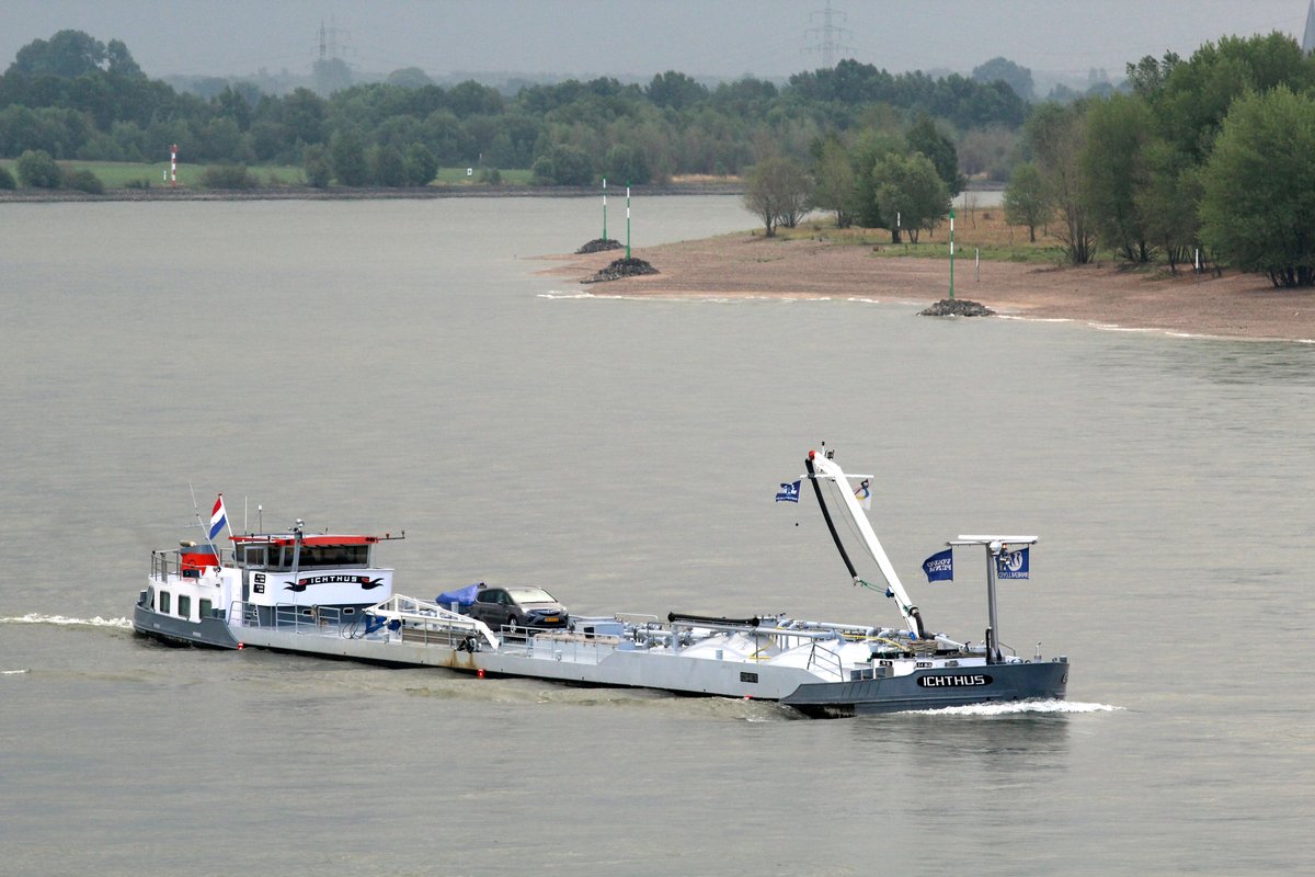 TMS Ichthus (02104876 , 64 x 6,35m) am 06.07.2017 auf dem Rhein bei Rees zu Tal Richtung Niederlande.