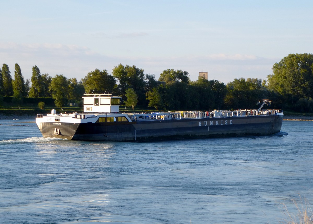 TMS  JAN , rheinabwärts bei Plittersdorf, Baujahr 2013, Tonnage 1886t, L=85m, Heimathafen Hamburg, Sept.2015