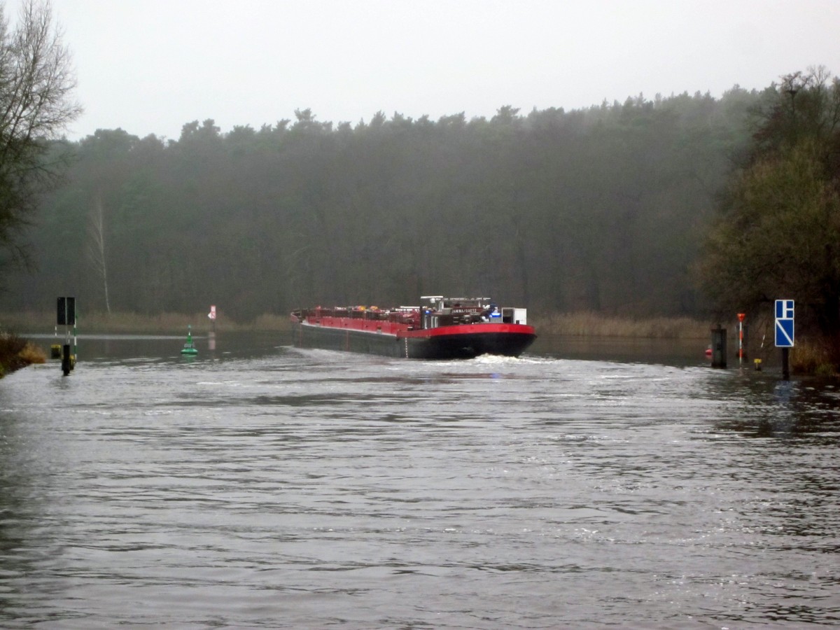 TMS Janina , 04008220 , am 10.12.2013 im Teltowkanal auf Talfahrt , biegt bei Berlin-Kohlhasenbrück nach Backbord in den Griebnitzsee ab.