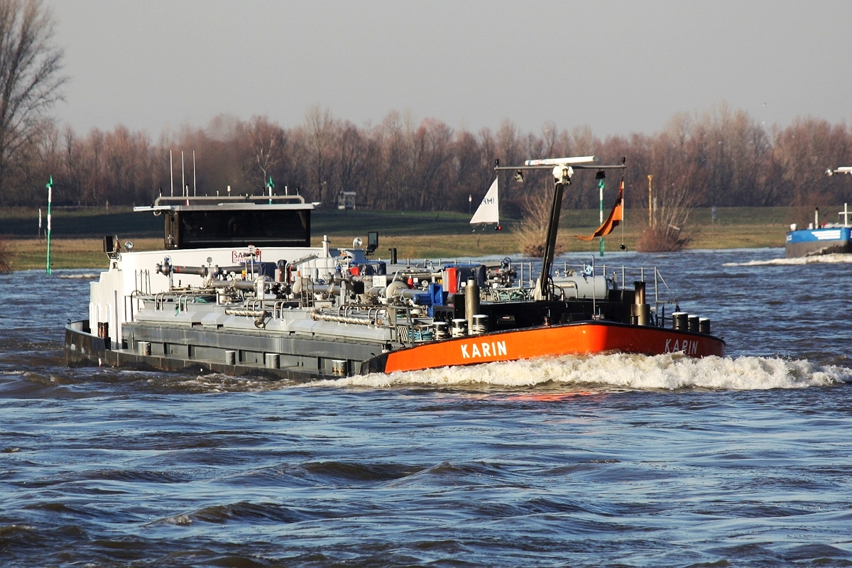 TMS Karin (EIN:02314198) am 20.01.2019 auf dem Rhein bei Xanten.