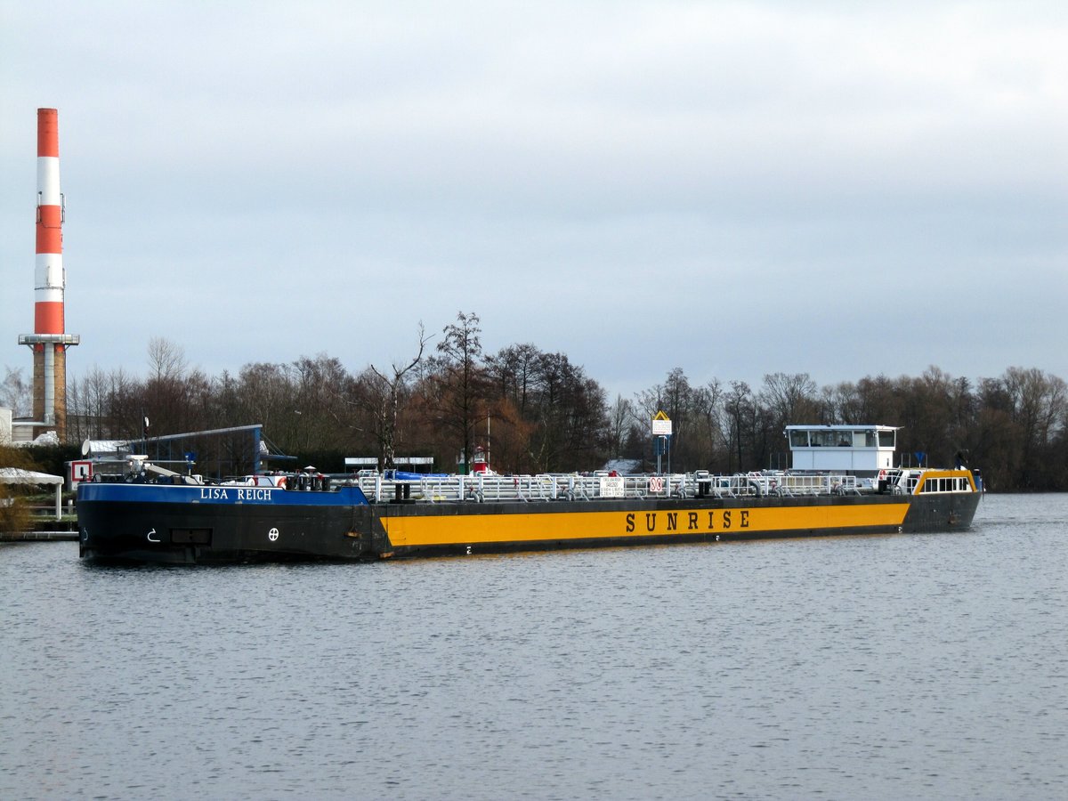 TMS Lisa Reich (04812820 , 85,97 x 9,60m) am 17.01.2018 auf der Havel zu Tal kurz vor der Schleuse Brandenburg.