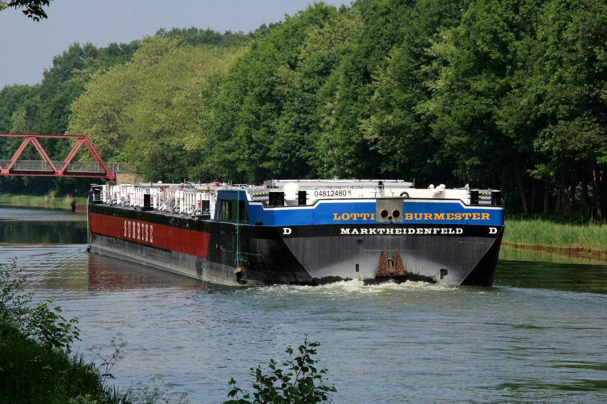 TMS Lotti Burmester (04812480 , 84,97 x 9,60m) am 13.05.2018 im Dortmund-Ems-Kanal zw. den Schleusen Rodde und Altenrheine auf Talfahrt.