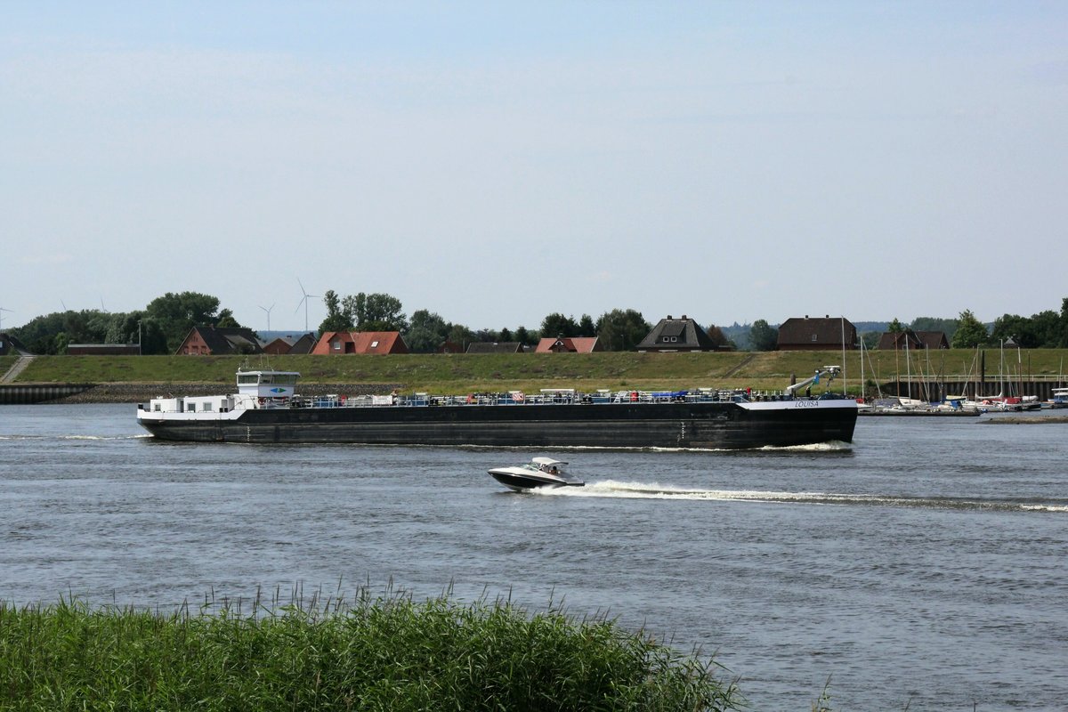 TMS Louisa (04810610 , 84,78 x 9,48m) am 20.07.2019 zw. Hoopte und Fliegenberg auf Elbe-Talfahrt.