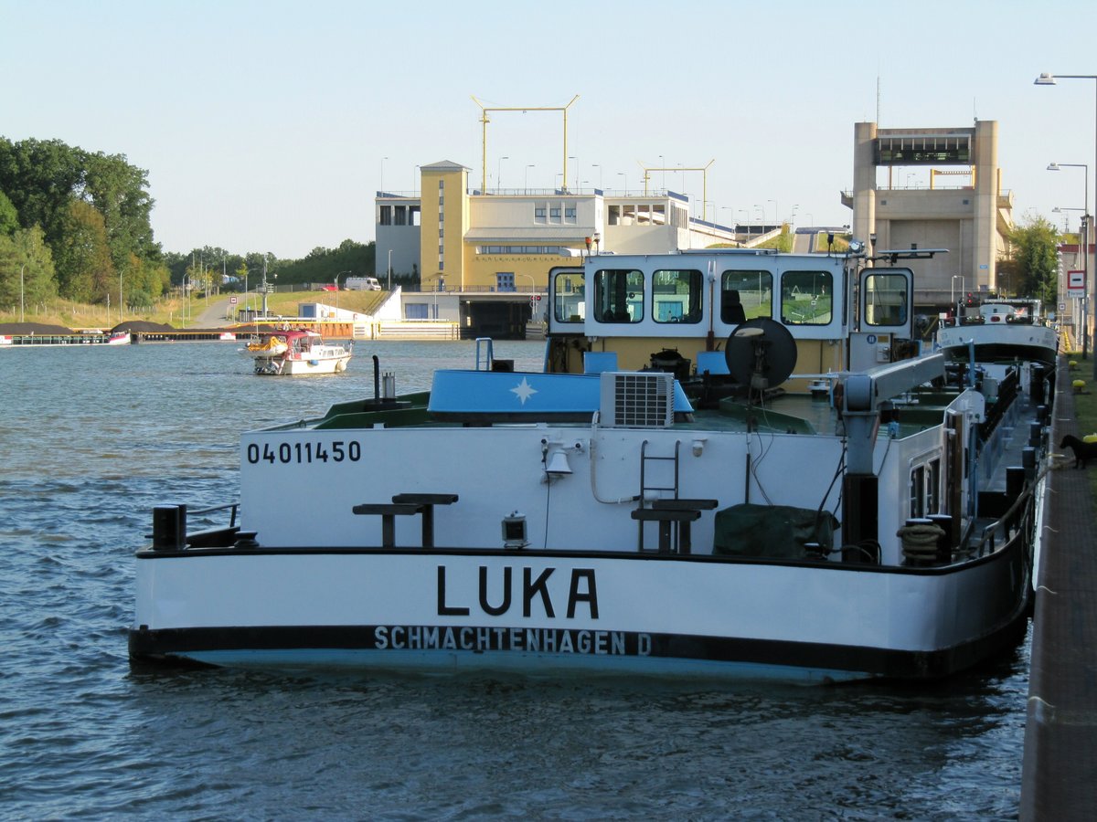 TMS Luka (04011450 , 79,95 x 9m) lag am 24.08.2009 im Unterwasser / ESK der Schleuse Uelzen und wartete auf die Bergschleusung.