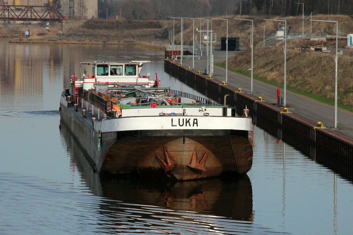 TMS Luka (ex Dettmer Tank 65 , 04011450 , 80 x 9m , Bj. 1972) am 19.01.2019 im Unterwasser der Schleuse Zerben / Elbe-Havelkanal.