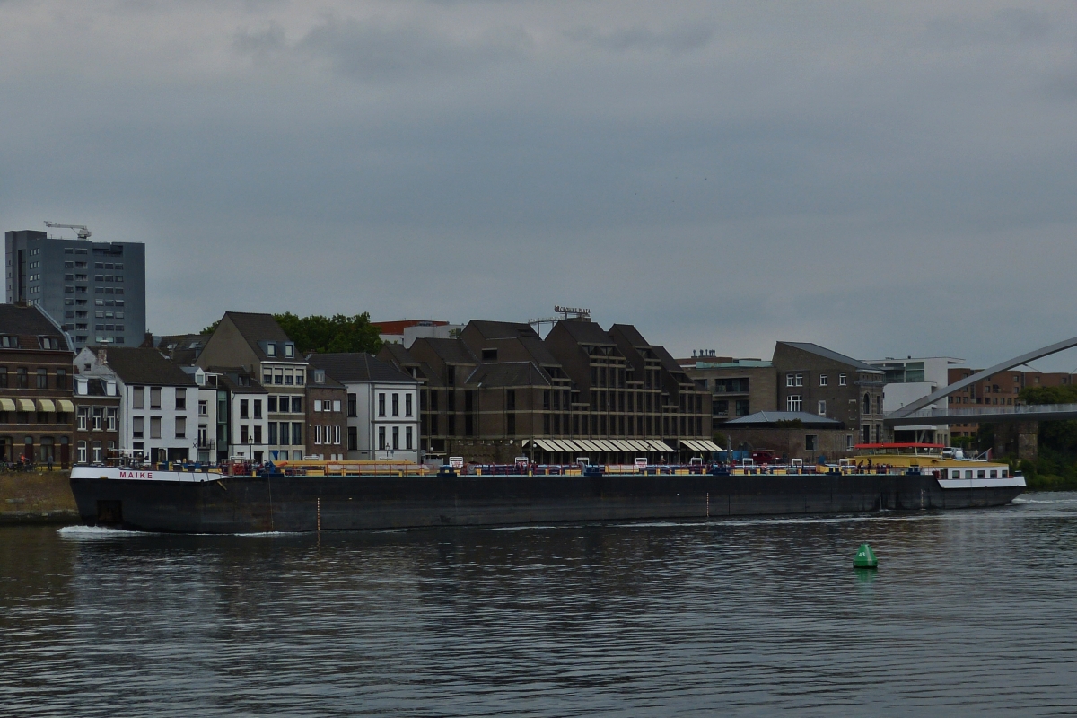 TMS  MAIKE  ENI 02337222; Tonnage 3782 t; Fluabwrts auf der Maas in Maastricht unterwegs. 17.07.2020