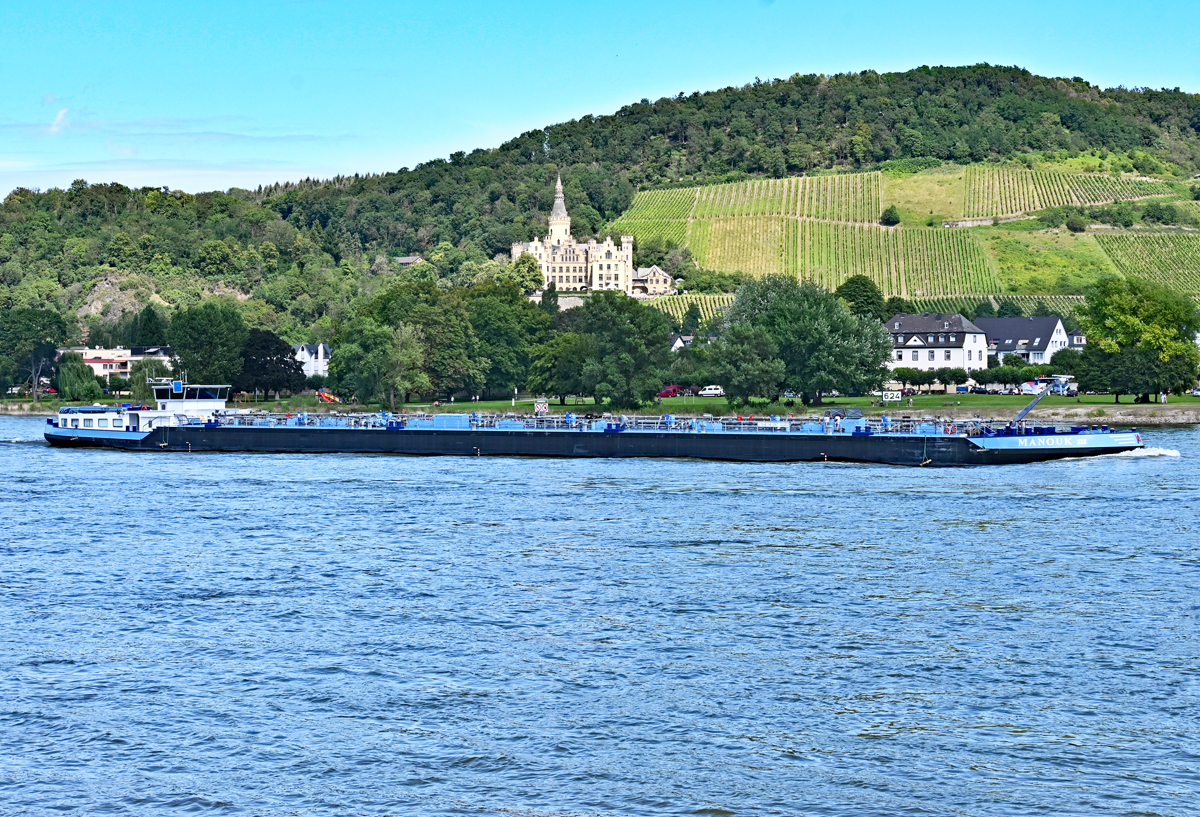 TMS MANOUK III mit Schloß Arenfels im Hintergrund (Bad Hönningen am Rhein) - 14.08.2021