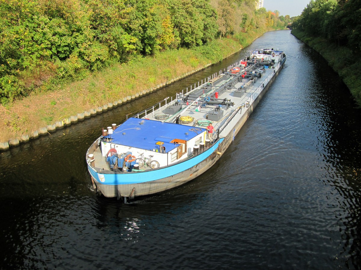 TMS Maria Deymann , 04501700 , 80 x 9 , am 06.10.2014 im TeK auf Talfahrt im Bereich Tempelhofer Weg.