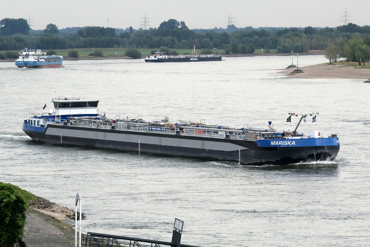 TMS Mariska (02332789 , 110 x 11,45m) am 06.07.2017 bei Rees auf Rhein-Talfahrt Richtung Niederlande.