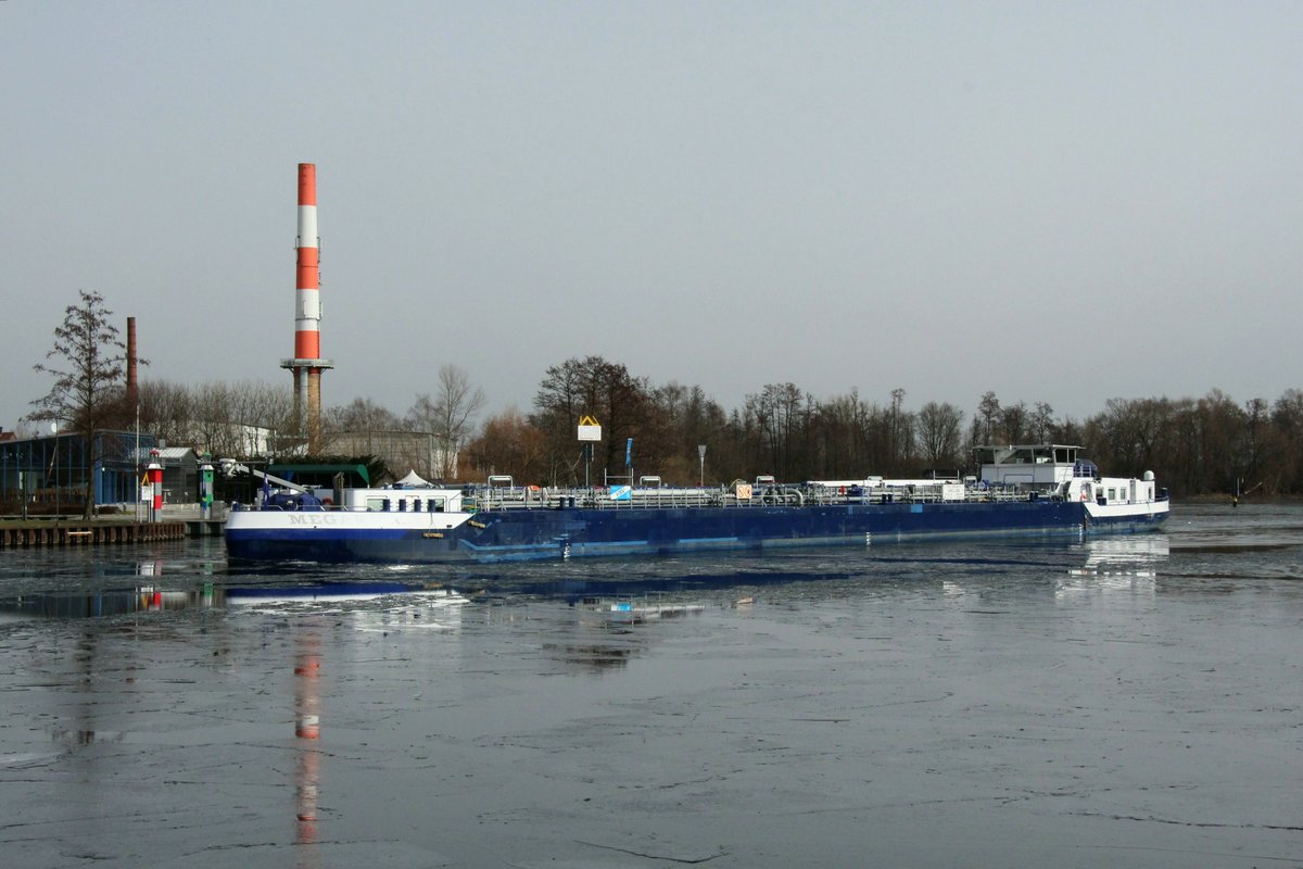 TMS Megantic (04811380 , 84,8 x 9,5m) am 27.02.2018 auf der Havel zu Tal , hier kurz vor der Schleuse Brandenburg.