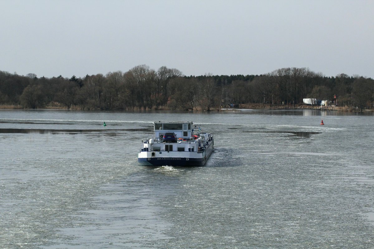 TMS Megantic (04811380 , 84,8 x 9,5m) am 27.02.2018 im Wendsee / EHK mit Fahrtrichtung Schleuse Wusterwitz. Hinter der grünen Fahrwassertonne muß das TMS 90 Grad nach Backbord abbiegen. Im Hintergrund der Plauer Kanal. 