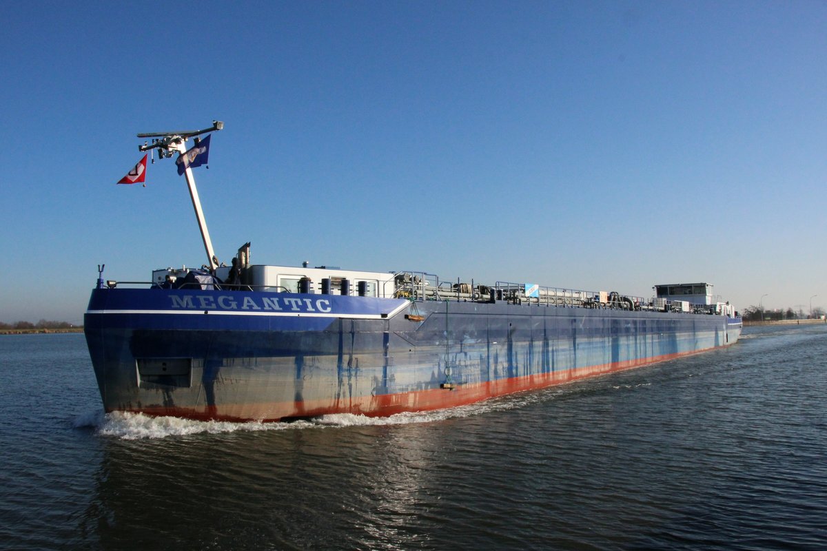 TMS Megantic (04811380 , 84,8 x 9,5m) am 17.01.2020 nach der Bergschleusung in Rothensee im gleichnamigen Verbindungskanal / Oberwasser vor dem Mittellandkanal.